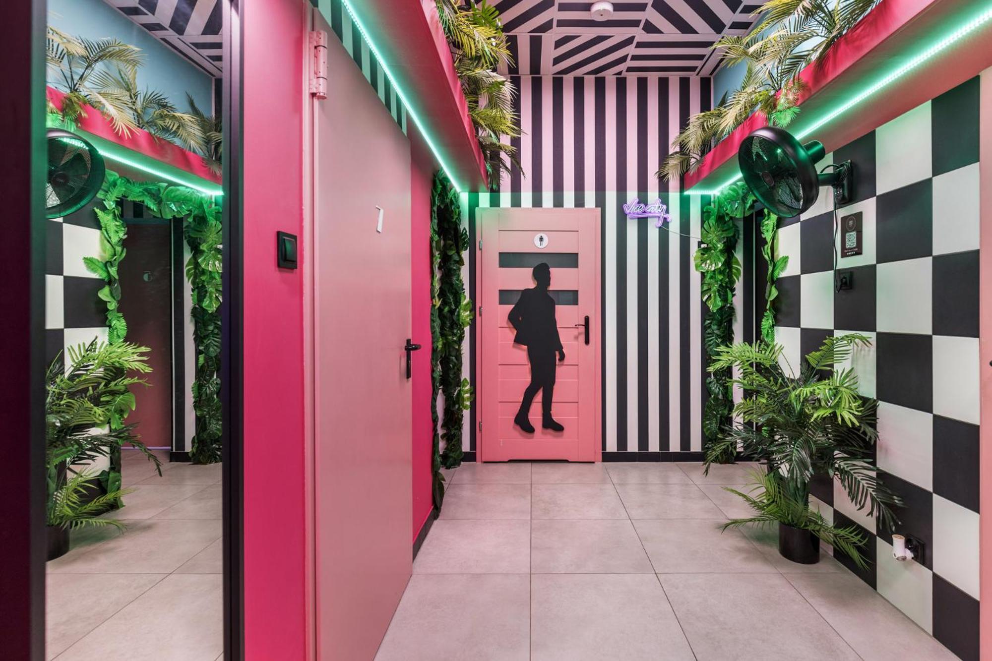 Vice City Hostel - Wroclaw — Фото 2